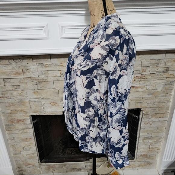 HAYDEN blue white‎ & pink faux wrap lightweight slightly sheer blouse size small - Picture 3 of 6